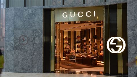 quanto guadagna una commessa di gucci|Lo stipendio di un commesso Gucci, ecc.